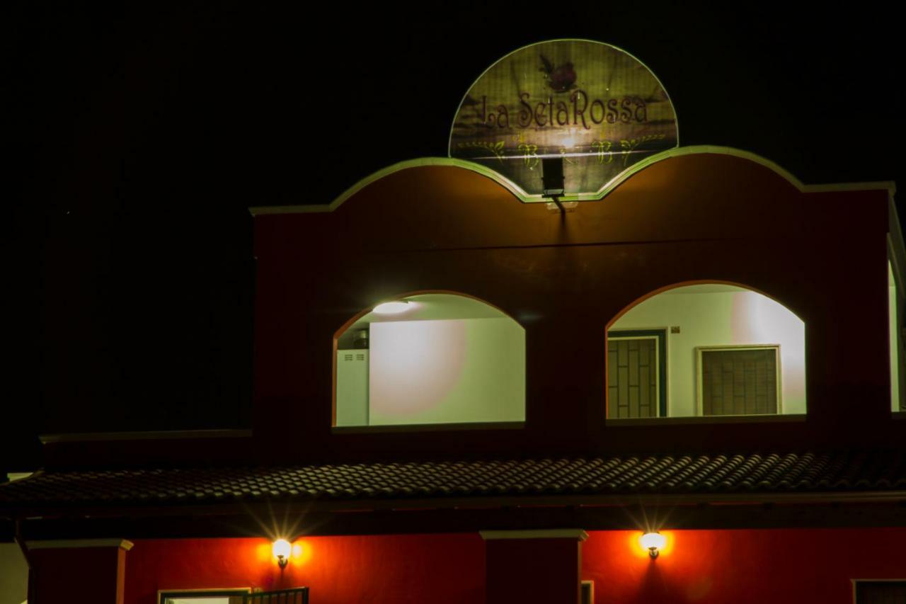 B&B La Seta Rossa Галатоне Экстерьер фото